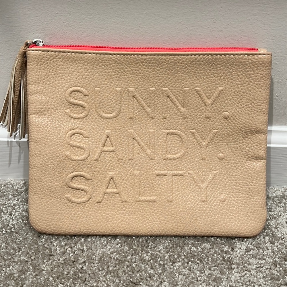 Beach clutch